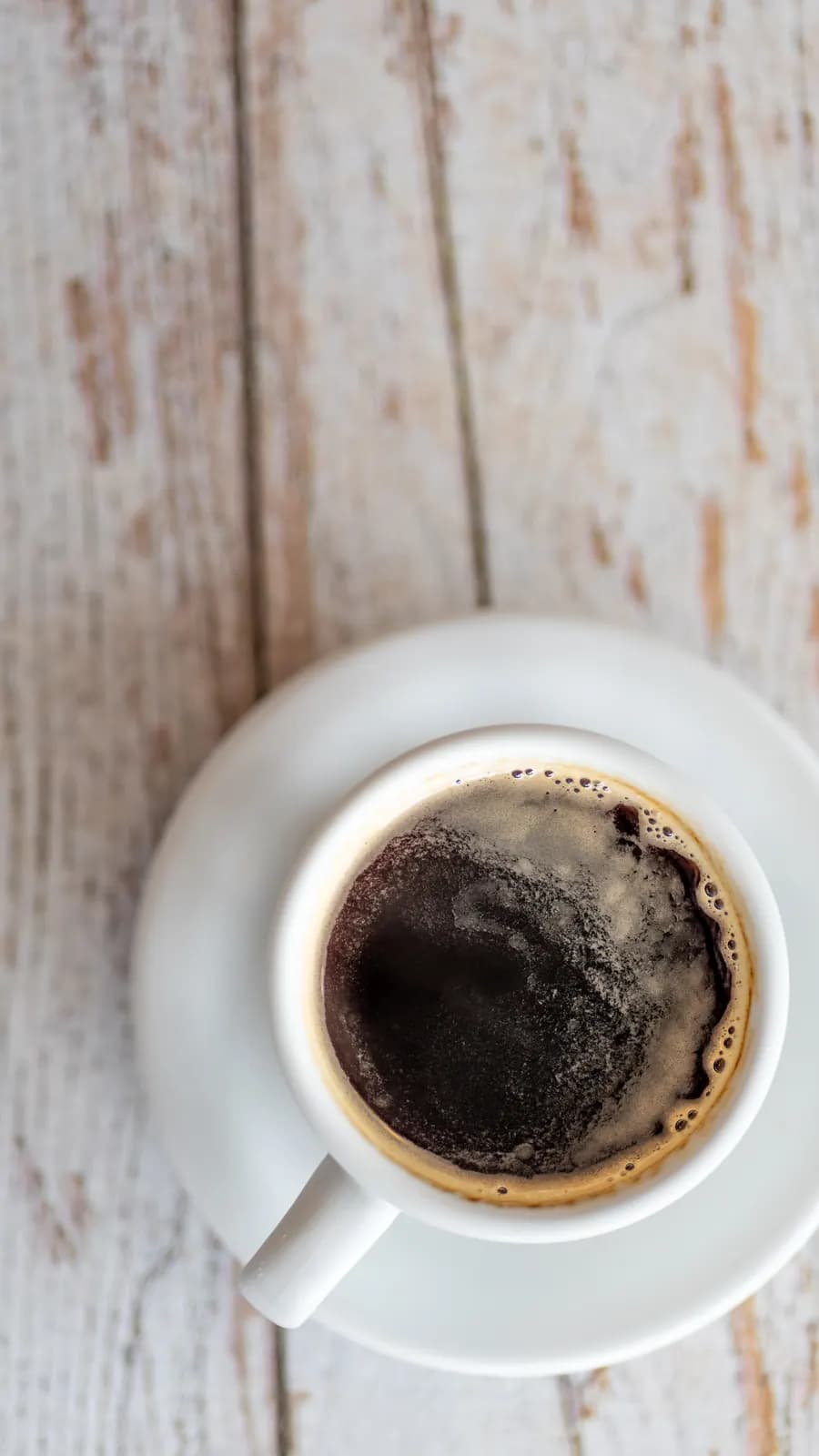Café negro recién servido